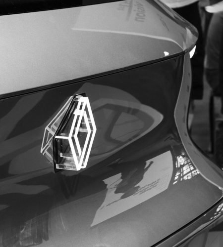 renault parts logo