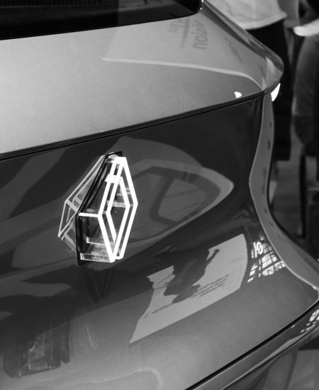 renault parts logo